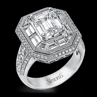 Engagement Ring in 18k Gold with Diamonds