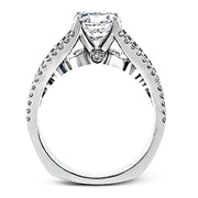 Engagement Ring in 18k Gold with Diamonds