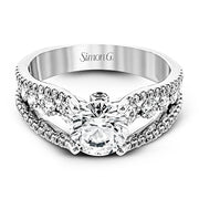 Engagement Ring in 18k Gold with Diamonds