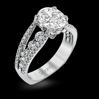 Engagement Ring in 18k Gold with Diamonds