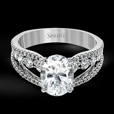 Engagement Ring in 18k Gold with Diamonds