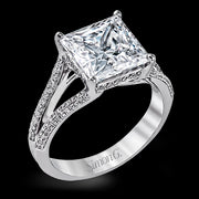 Engagement Ring in 18k Gold with Diamonds