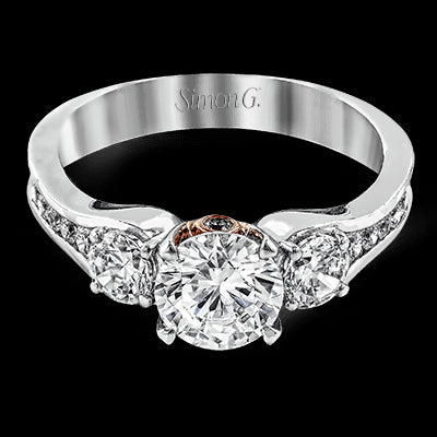 Engagement Ring in 18k Gold with Diamonds