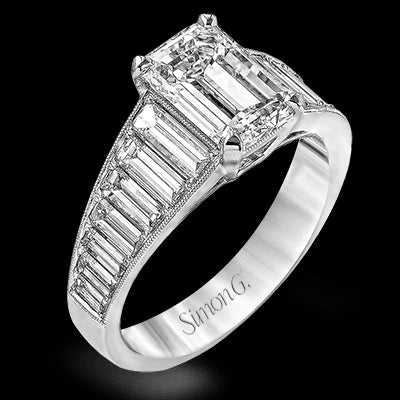 Engagement Ring in 18k Gold