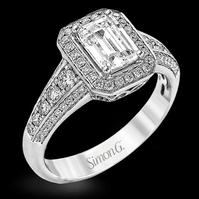 Engagement Ring in 18k Gold with Diamonds