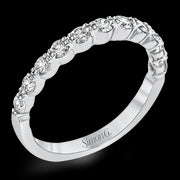 Engagement Ring in 18k Gold with Diamonds