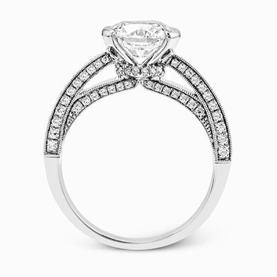 Engagement Ring in 18k Gold with Diamonds
