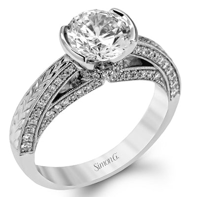 Engagement Ring in 18k Gold with Diamonds