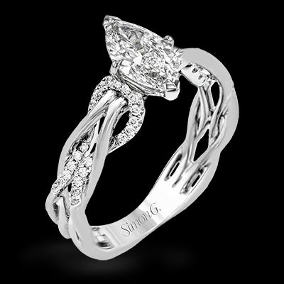 Engagement Ring in 18k Gold with Diamonds