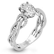 Engagement Ring in 18k Gold with Diamonds
