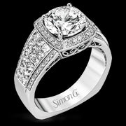 Engagement Ring in 18k Gold with Diamonds