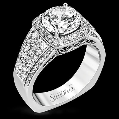 Engagement Ring in 18k Gold with Diamonds