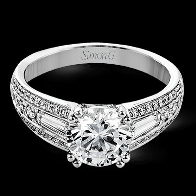 Engagement Ring in 18k Gold with Diamonds