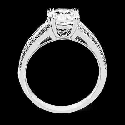 Engagement Ring in 18k Gold with Diamonds