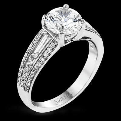 Engagement Ring in 18k Gold with Diamonds