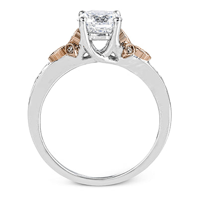 Engagement Ring in 18k Gold with Diamonds
