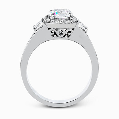 Engagement Ring in 18k Gold with Diamonds