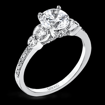 Engagement Ring in 18k Gold with Diamonds