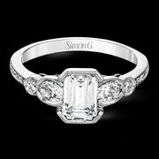 Engagement Ring in 18k Gold with Diamonds