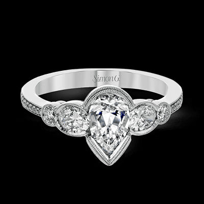 Engagement Ring in 18k Gold with Diamonds