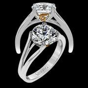 Engagement Ring in 18k Gold with Diamonds