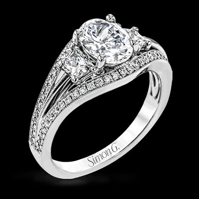 Engagement Ring in 18k Gold with Diamonds