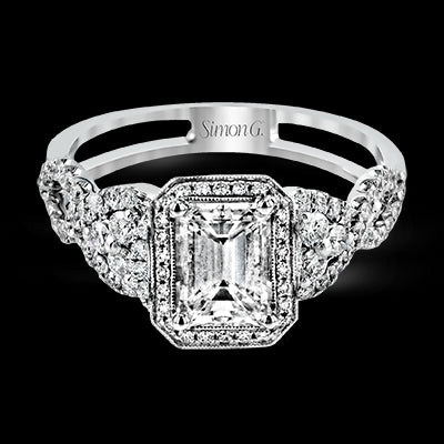 Engagement Ring in 18k Gold with Diamonds