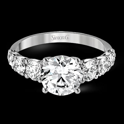 Engagement Ring in 18k Gold with Diamonds