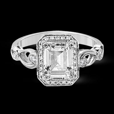 Engagement Ring in 18k Gold with Diamonds