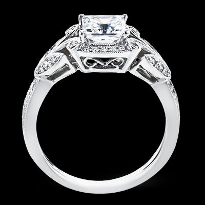 Engagement Ring in 18k Gold with Diamonds