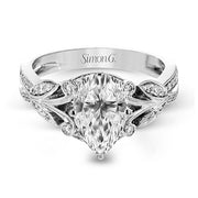 Engagement Ring in 18k Gold with Diamonds